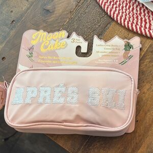 Pink Après Ski cosmetic bag 3 pair socks nwt